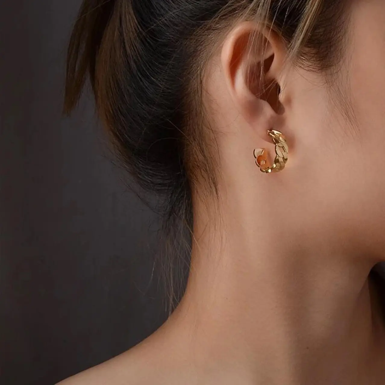 Titanium Hollow Chain Hoop Earrings Gold Plated — feature 6