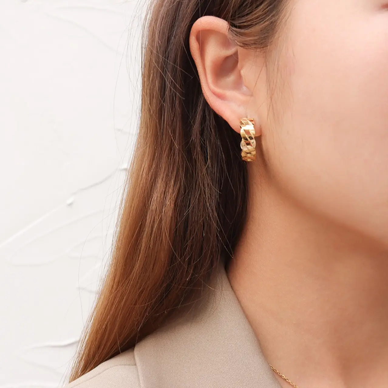 Titanium Hollow Chain Hoop Earrings Gold Plated — feature 7