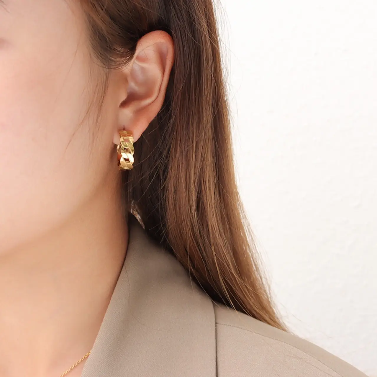 Titanium Hollow Chain Hoop Earrings Gold Plated — feature 8