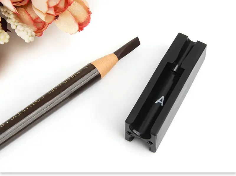 Eyebrow Pen with Duckbill Cutting Assistant — feature 9