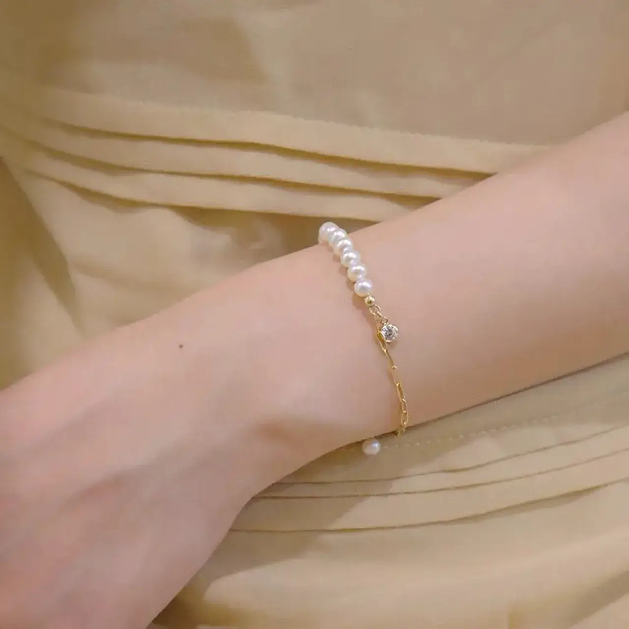 Women's Trendy Pearl & Diamond Bracelet Gold 14K - Image 3