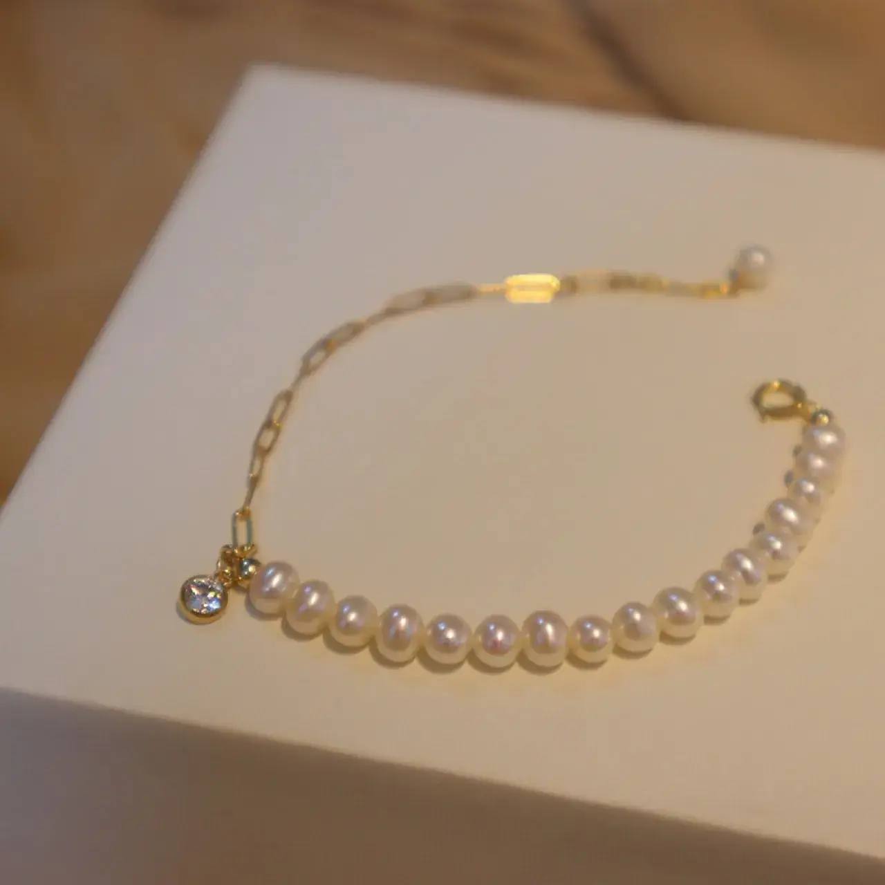 Women's Trendy Pearl & Diamond Bracelet Gold 14K - Image 4