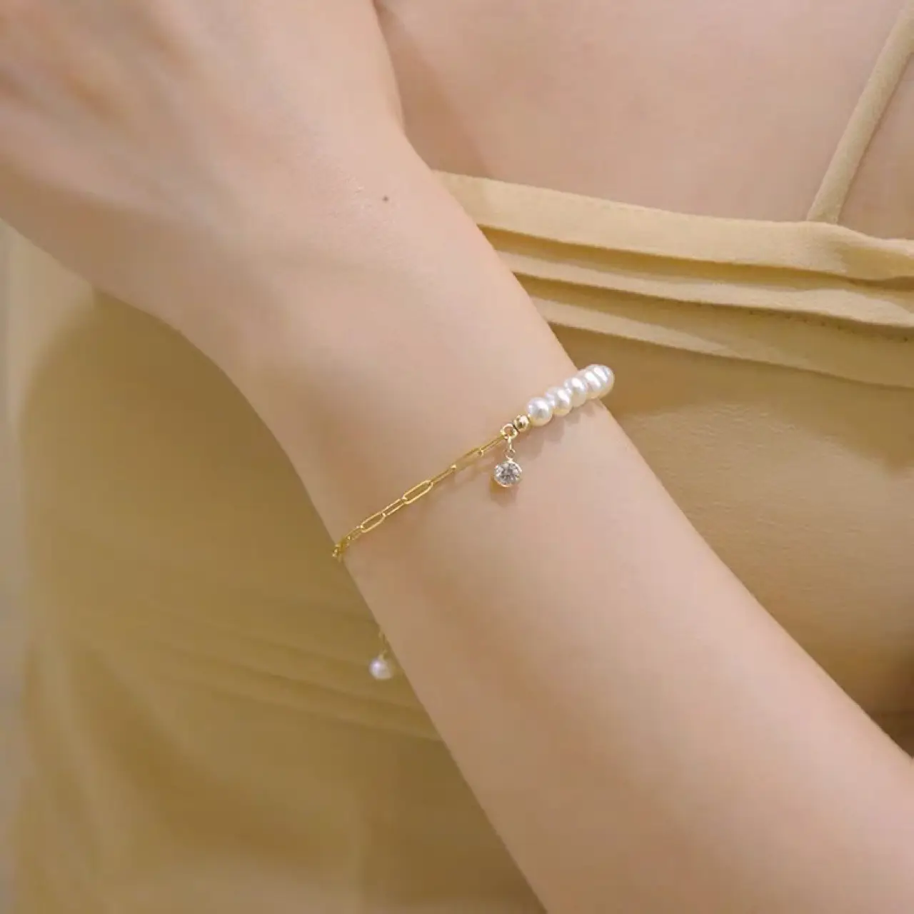 Women's Trendy Pearl & Diamond Bracelet Gold 14K — feature 4