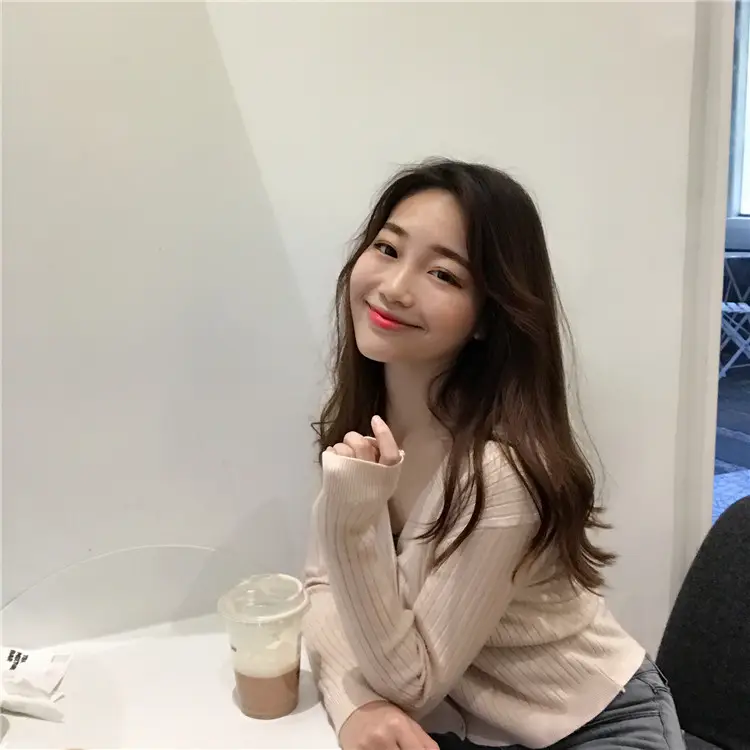 Korean-style V-neck Knitted Cardigan Autumn Wear — feature 3