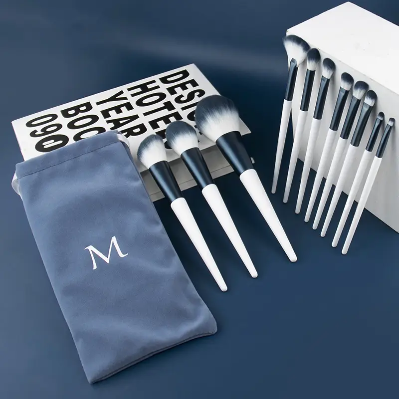 Cangzhou Bamboo Painted Makeup Brush Set - Image 2