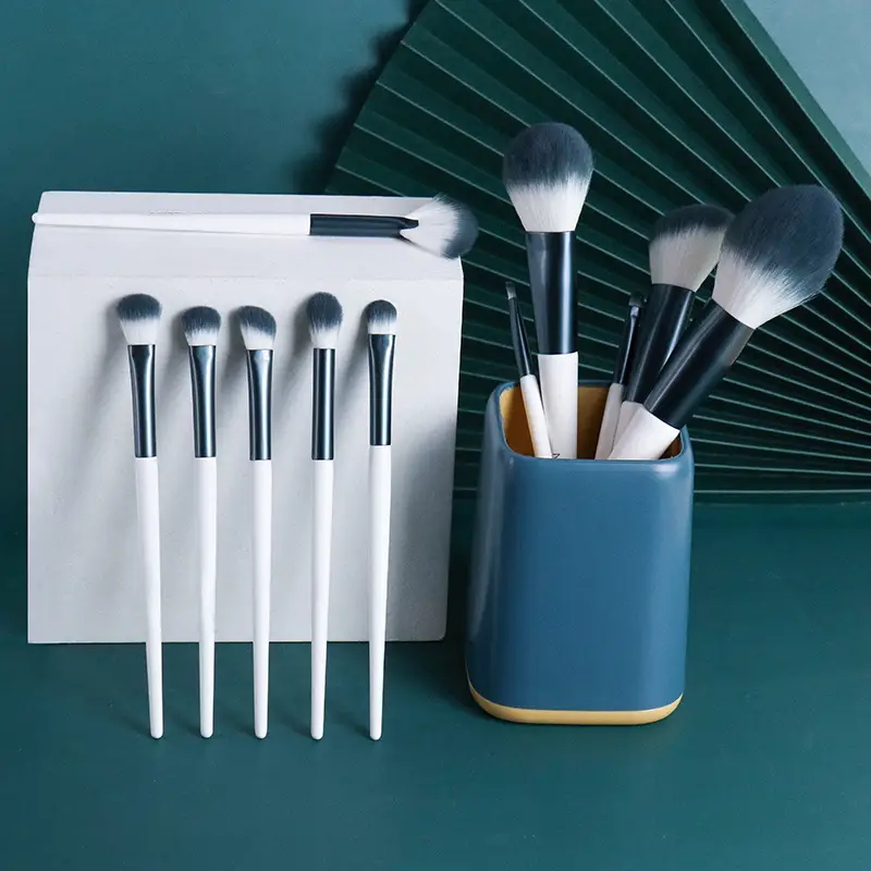 Cangzhou Bamboo Painted Makeup Brush Set - Image 3