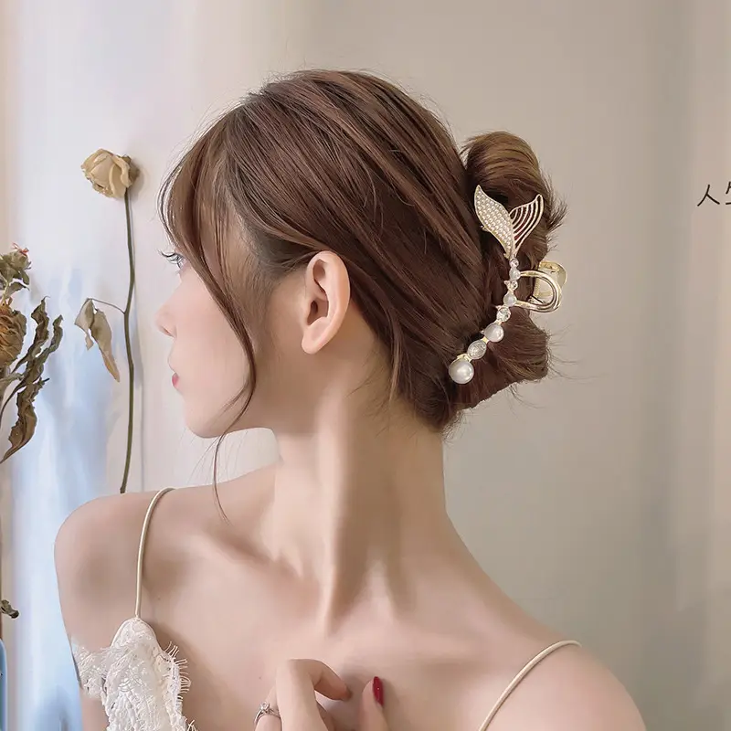 Feminine Pearl Fishtail Hair Clip with Metal Back - Image 12