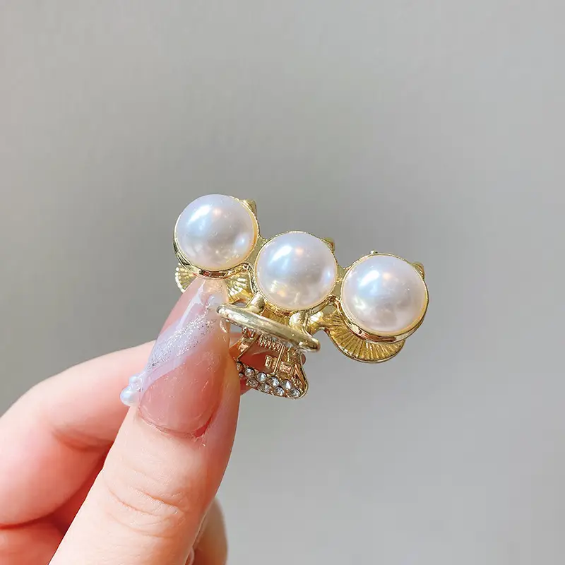 Feminine Pearl Fishtail Hair Clip with Metal Back - Image 10