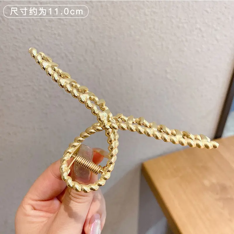 Feminine Pearl Fishtail Hair Clip with Metal Back - Image 11