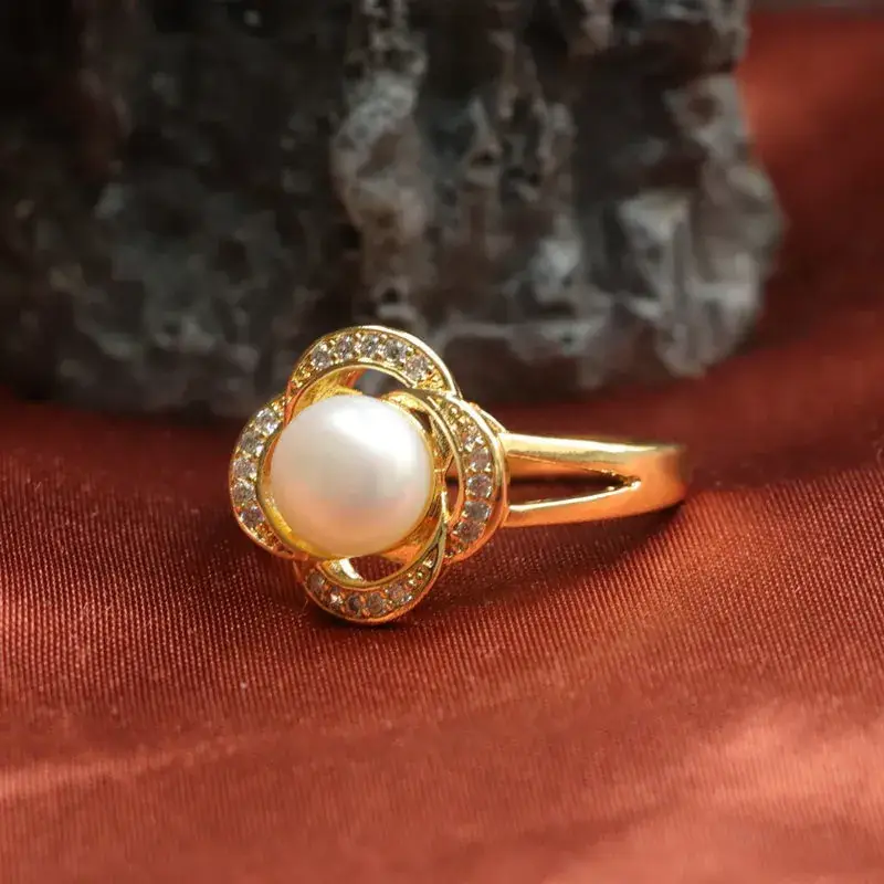 Guan Yu Pearl Ring with Diamond Sparkle Gold — feature 10