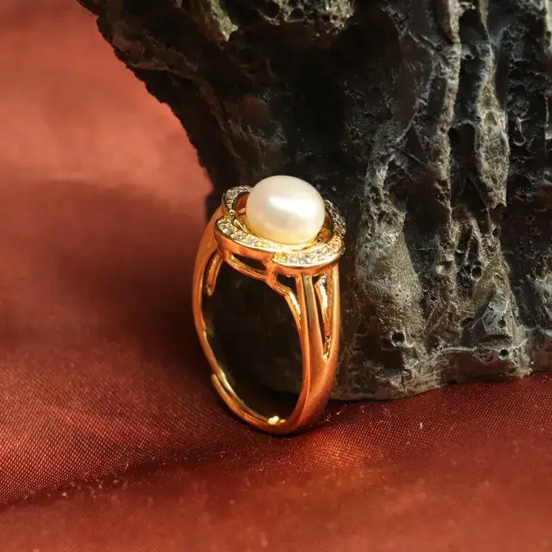 Guan Yu Pearl Ring with Diamond Sparkle Gold — feature 11