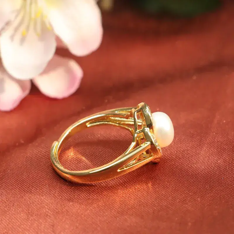 Guan Yu Pearl Ring with Diamond Sparkle Gold — feature 7