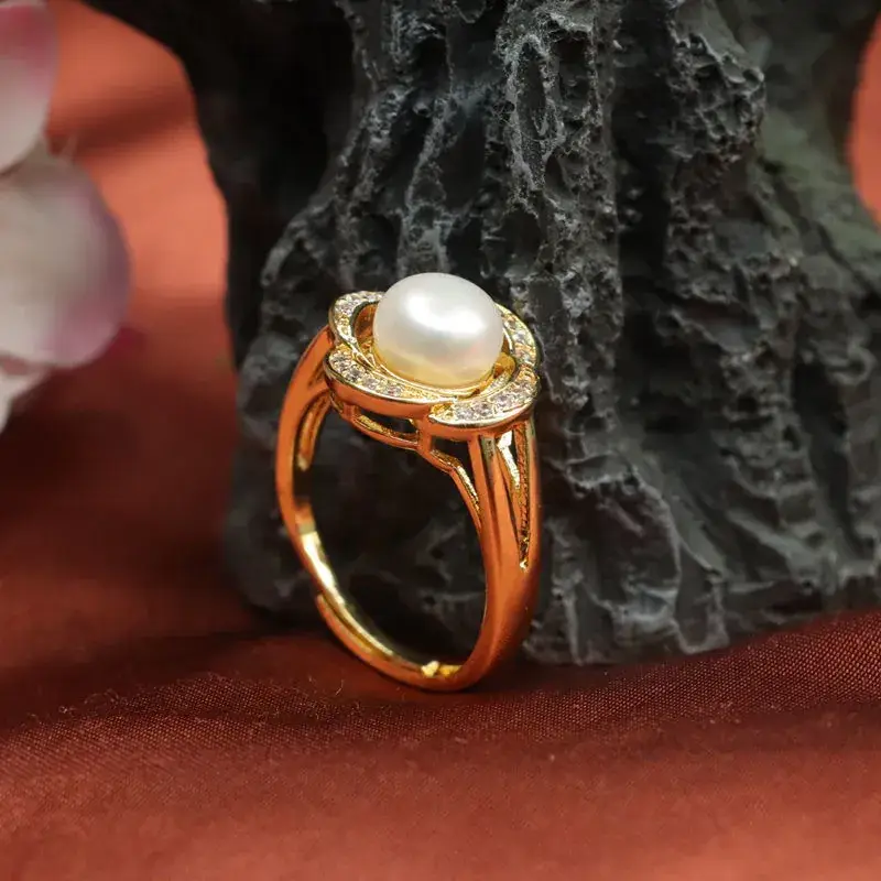 Guan Yu Pearl Ring with Diamond Sparkle Gold — feature 9
