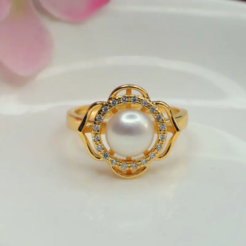 Guan Yu Freshwater Pearl Ring with Petal Diamond Setting Gold — feature 4
