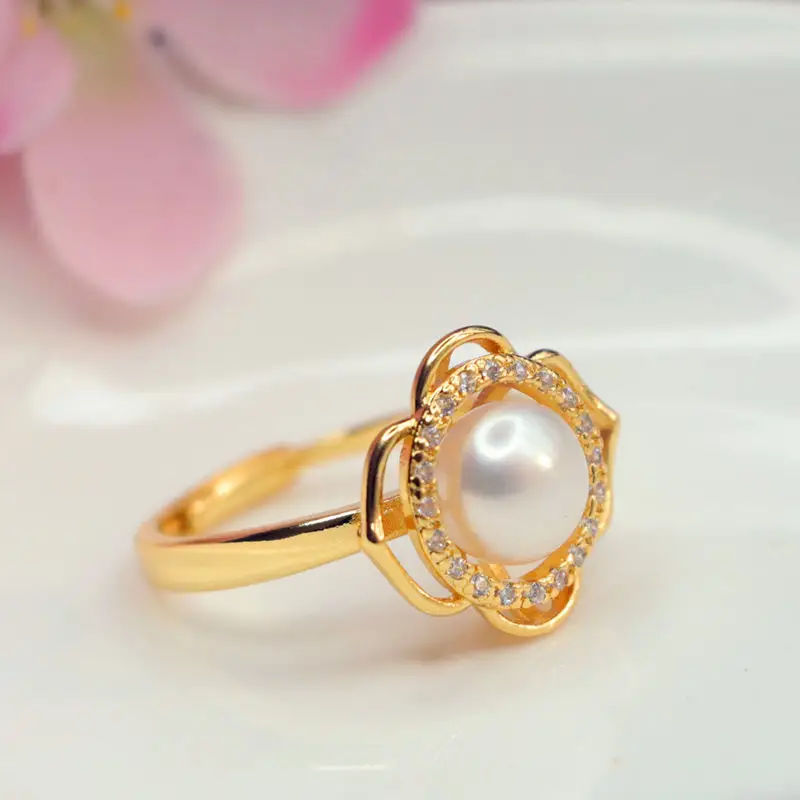 Guan Yu Freshwater Pearl Ring with Petal Diamond Setting Gold — feature 5