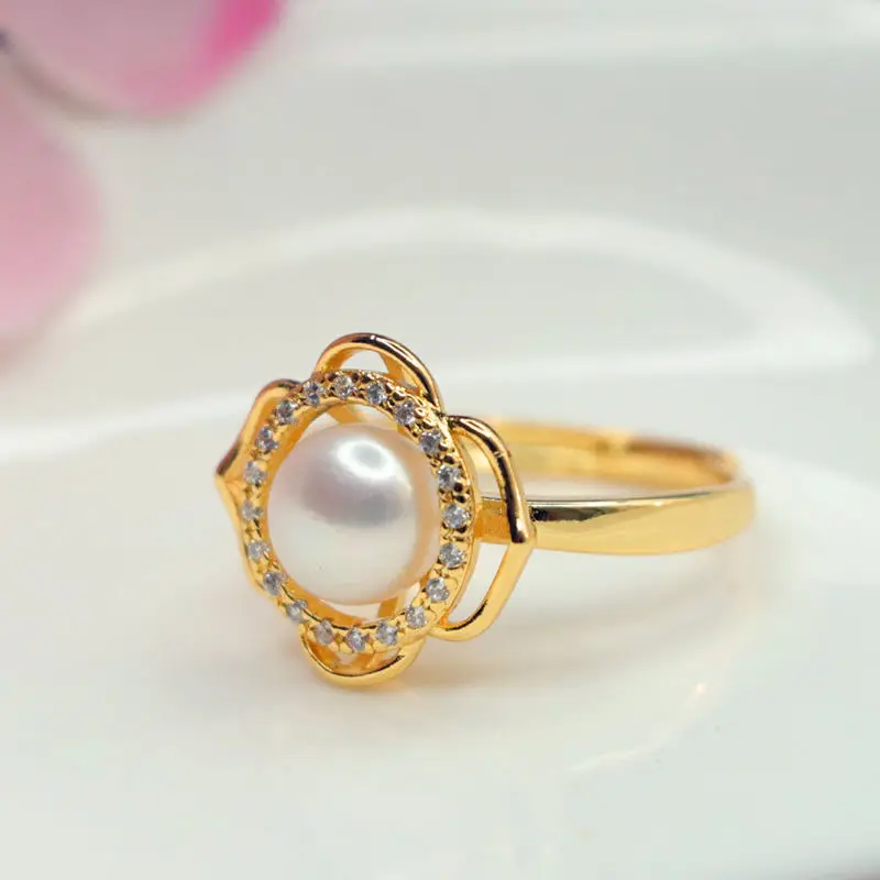 Guan Yu Freshwater Pearl Ring with Petal Diamond Setting Gold — feature 6