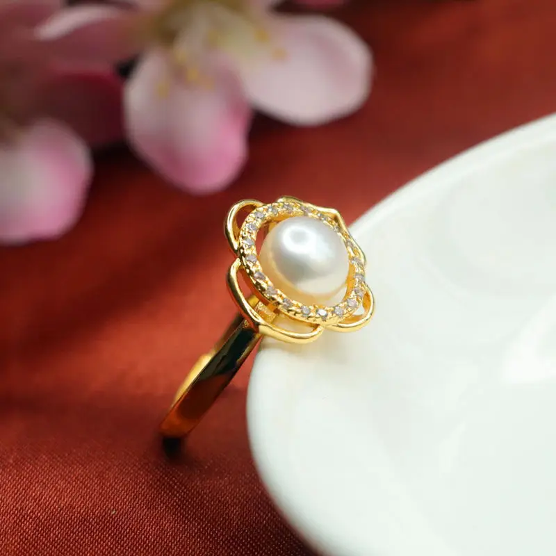 Guan Yu Freshwater Pearl Ring with Petal Diamond Setting Gold — feature 9