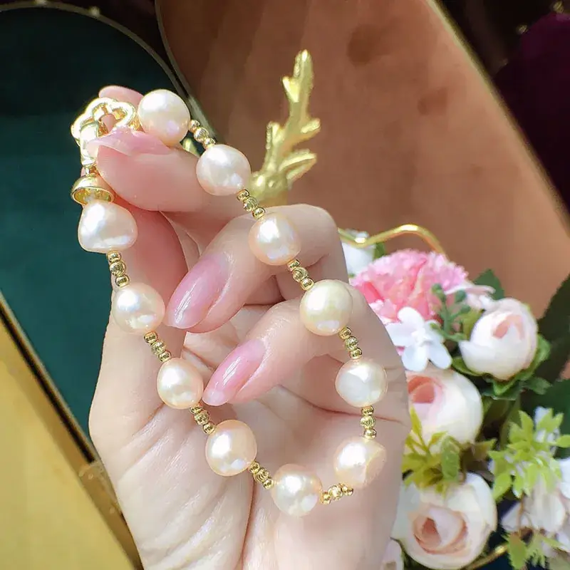 Women's Pink Pearl Bracelet with Gold Clasp - Image 4