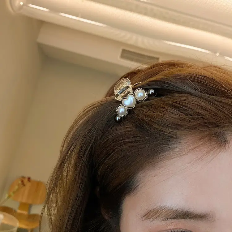 Pearl Hair Clip for Women Summer Wear - Image 4