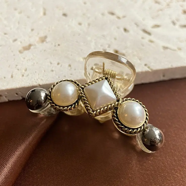 Pearl Hair Clip for Women Summer Wear - Image 2
