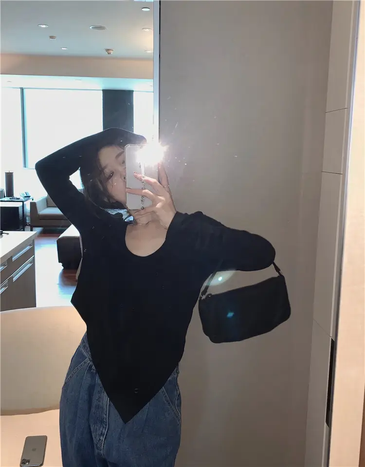 帮手描述图:不规则白色修身长袖T恤女2021春秋新款设计感紧