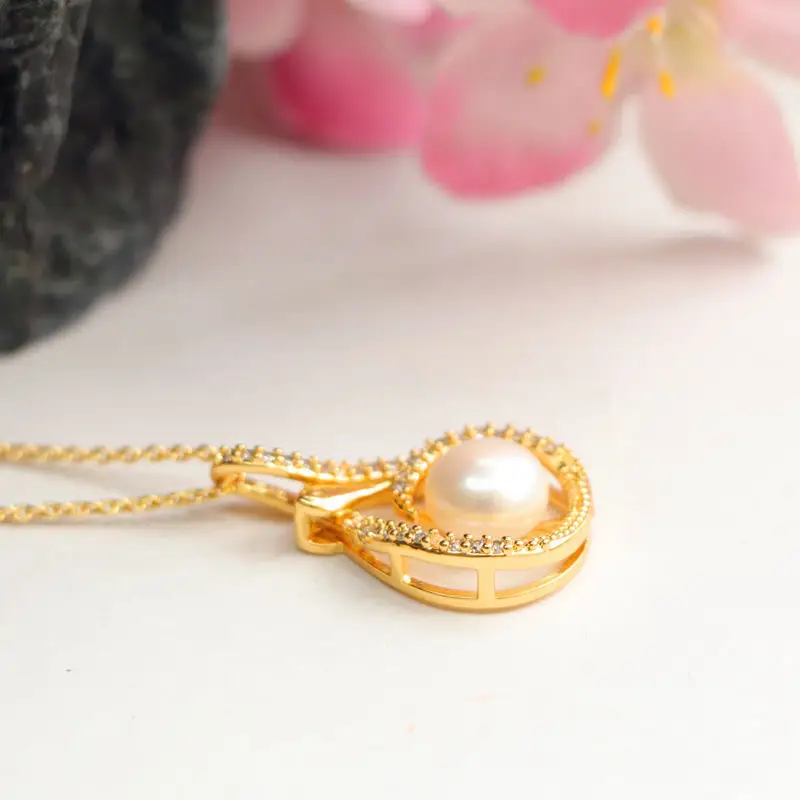 Gold Pearl Pendant Necklace with Crystal Beads — feature 10
