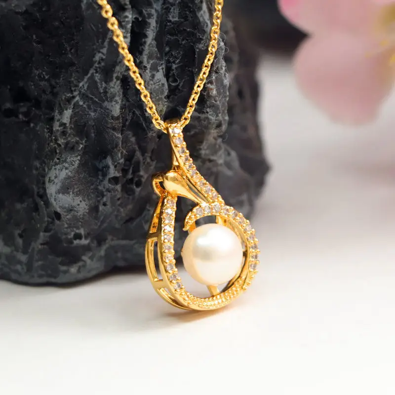 Gold Pearl Pendant Necklace with Crystal Beads — feature 5