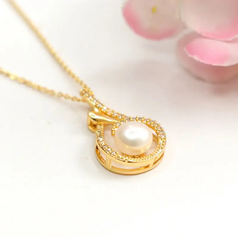 Gold Pearl Pendant Necklace with Crystal Beads — feature 9