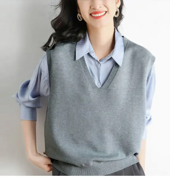 Green V-Neck Vest with Shirt Outer Wear 2023 Spring - Image 2