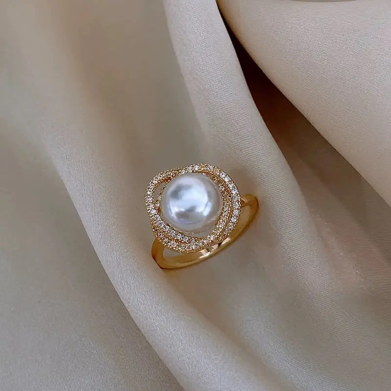 Guan Yu Pearl Ring with Full Diamonds Hollow Design — feature 4