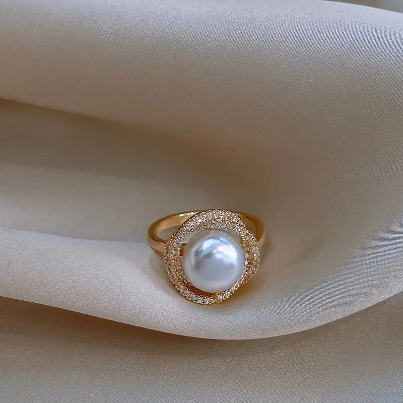 Guan Yu Pearl Ring with Full Diamonds Hollow Design — feature 5