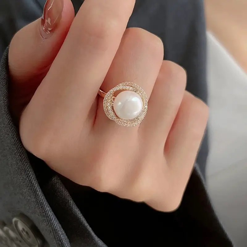 Guan Yu Pearl Ring with Full Diamonds Hollow Design — feature 7