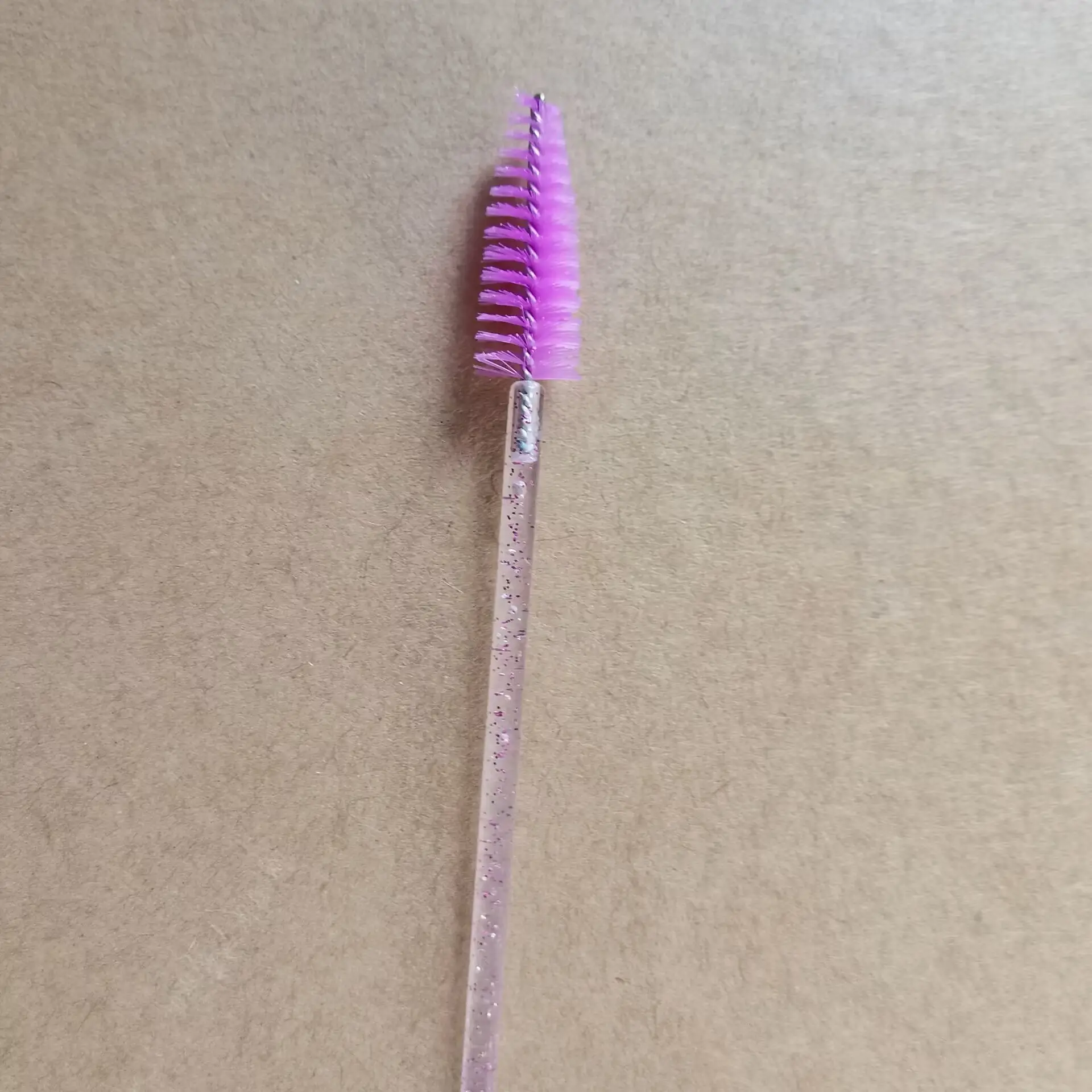 Disposable Crystal Eyelash Brush for Makeup Application - Image 2
