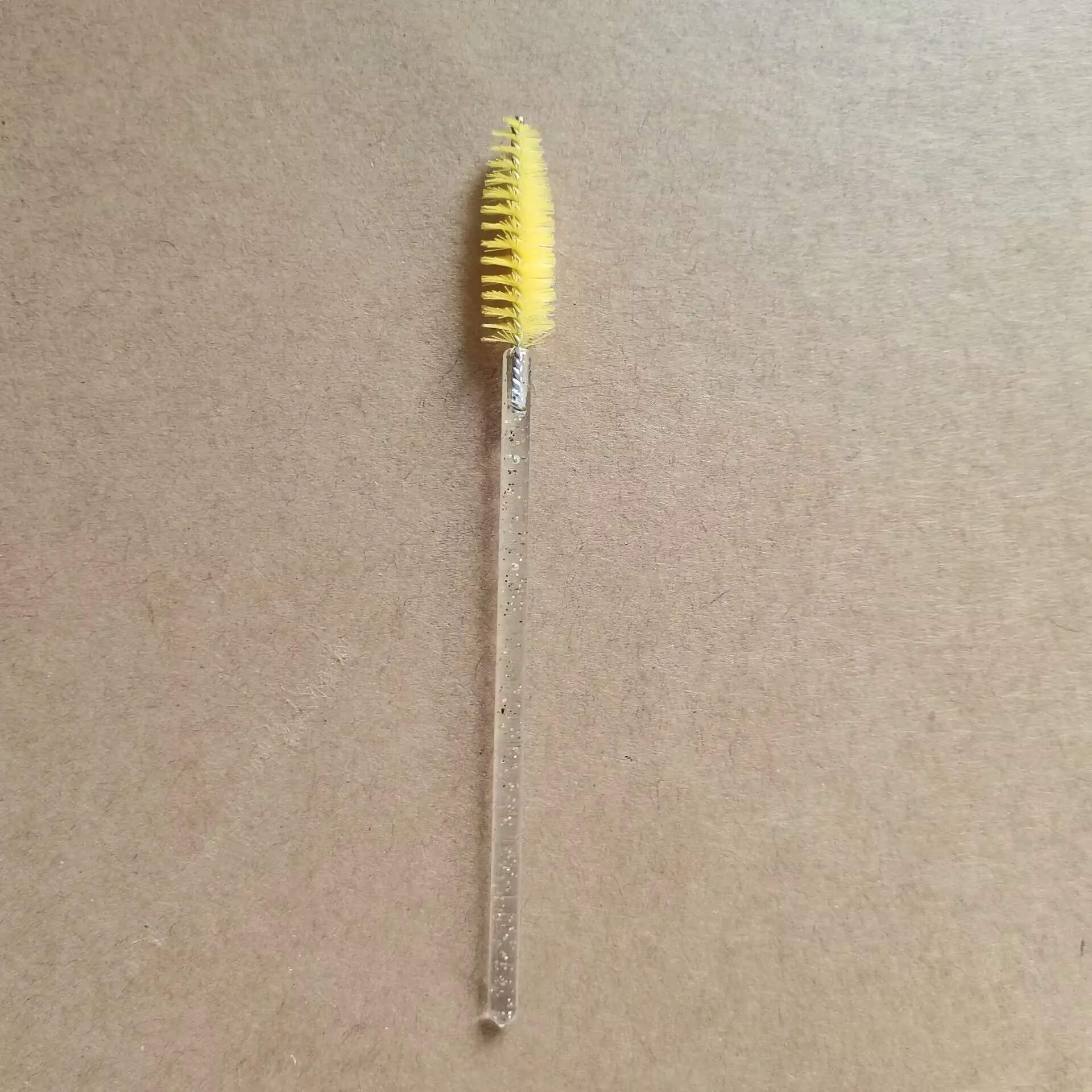 Disposable Crystal Eyelash Brush for Makeup Application - Image 3