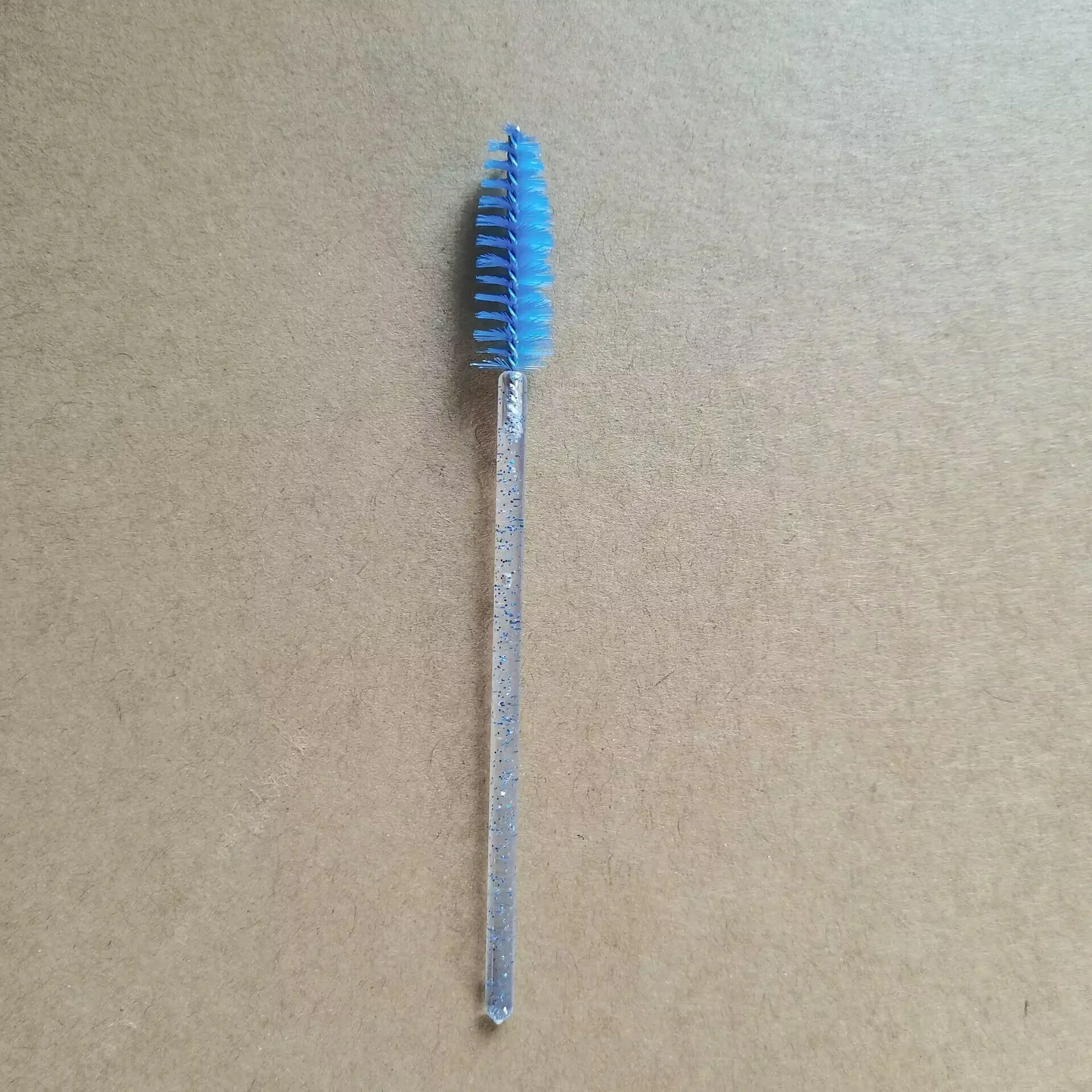 Disposable Crystal Eyelash Brush for Makeup Application - Image 4