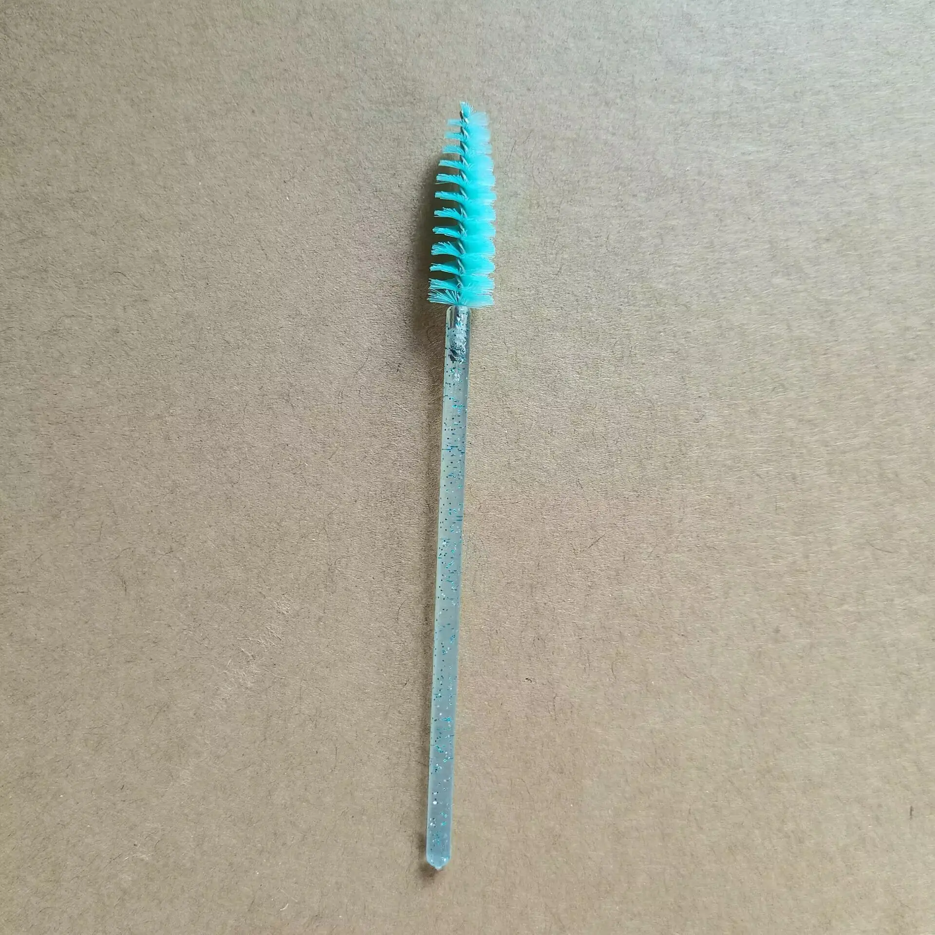Disposable Crystal Eyelash Brush for Makeup Application - Image 8