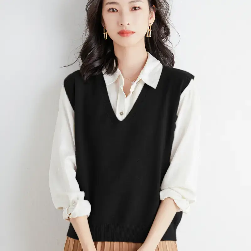 2025 Women Green V-Neck Knitted Vest Vest Sweater - Image 2