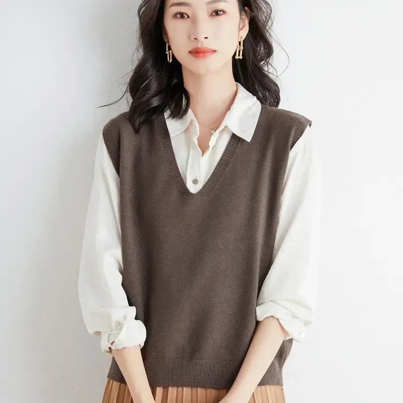 2025 Women Green V-Neck Knitted Vest Vest Sweater - Image 3