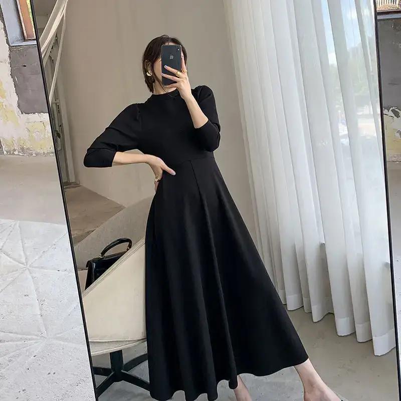 Black Korean Style Dress with Long Skirt & Waist-Cinching Sleeves — feature 5
