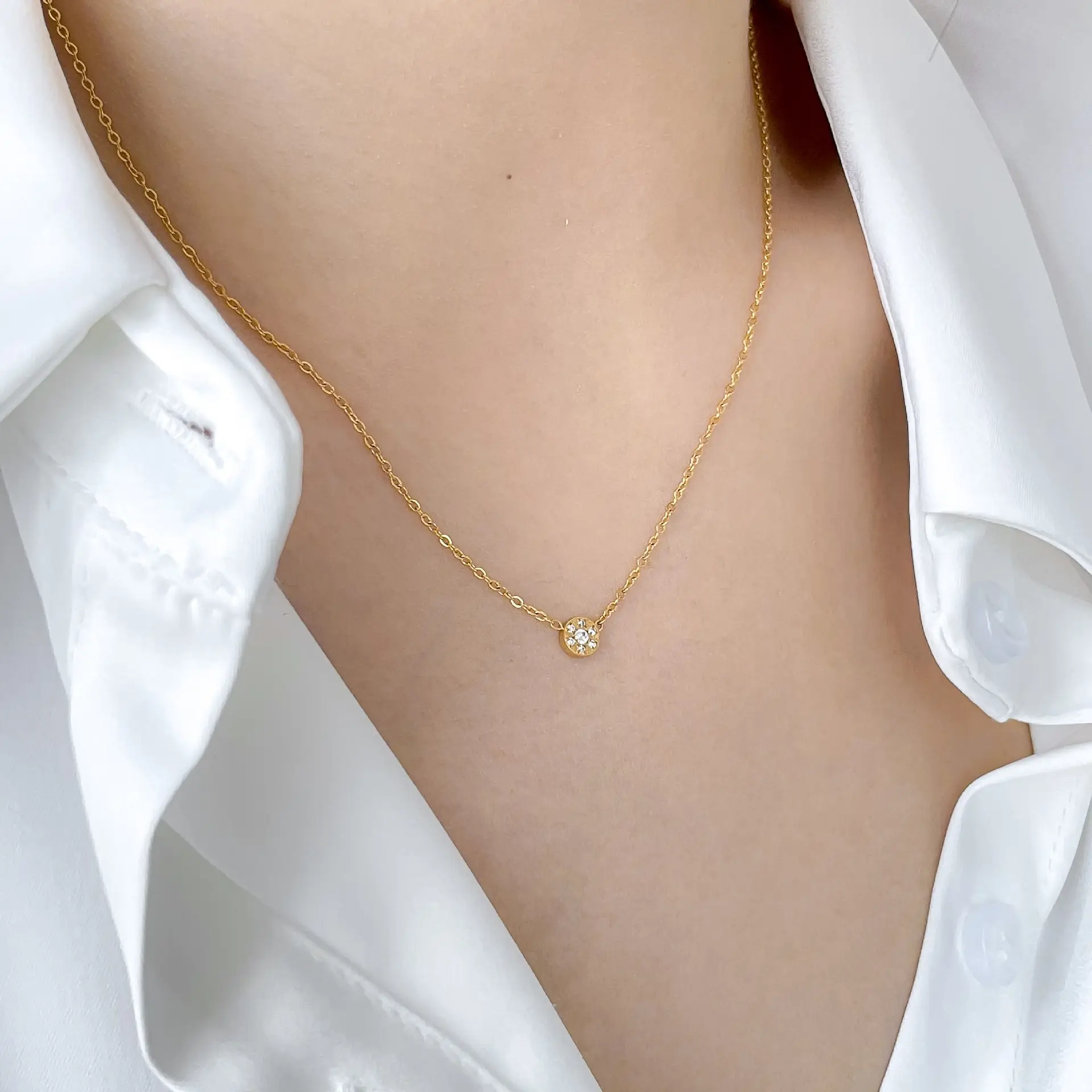 Gold One Zircon Necklace for Women - Image 5