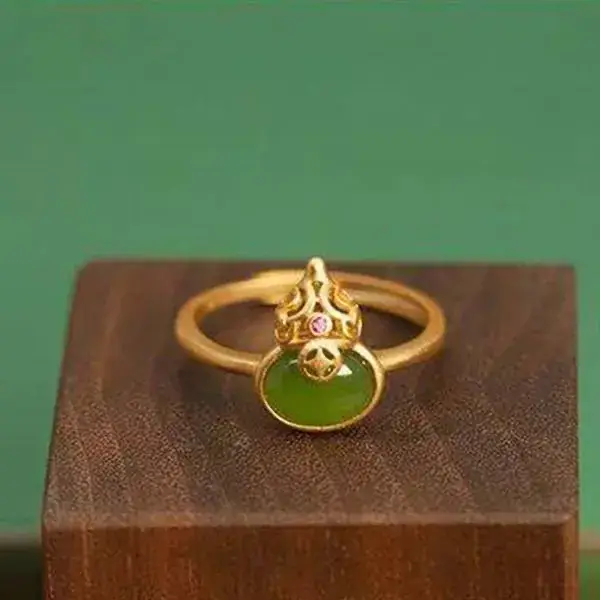 Guan Yu Jade Ring with Green Gourd Design