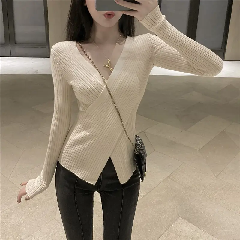 Women Knitted V Neck Top with Long Sleeves Winter Wear