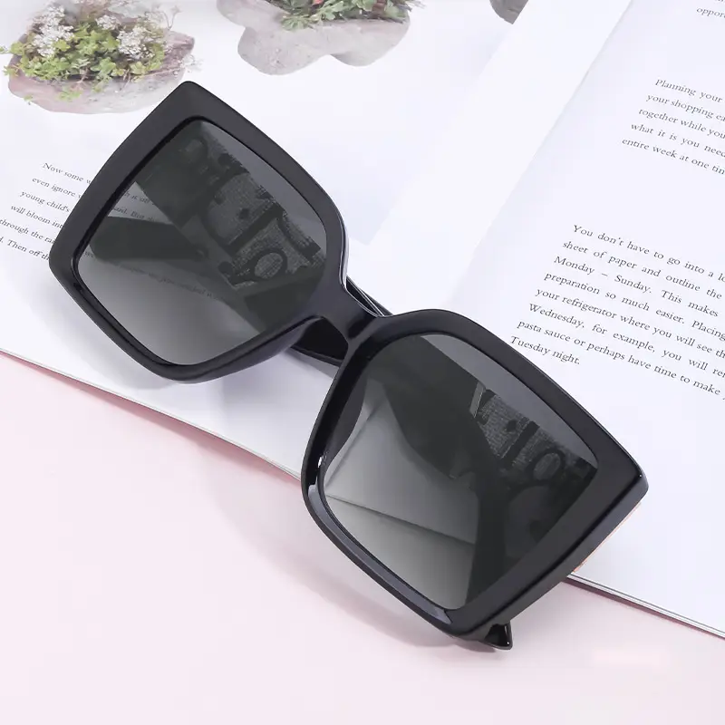 Square Frame Anti-UV Sunglasses for Women