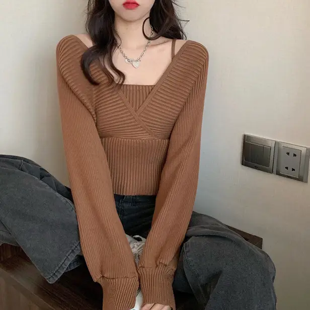 Red Knitted V-Neck Long Sleeve Women's Top — feature 12
