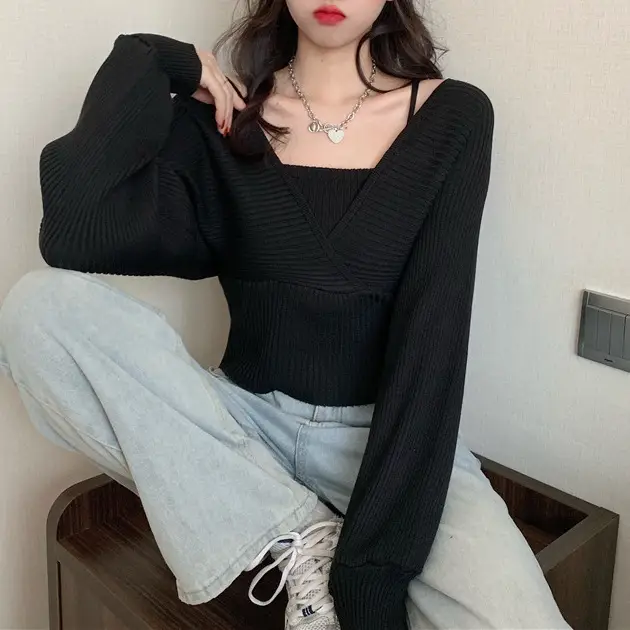 Red Knitted V-Neck Long Sleeve Women's Top — feature 2