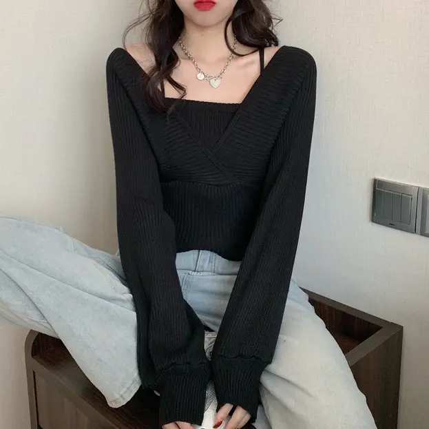 Red Knitted V-Neck Long Sleeve Women's Top — feature 3