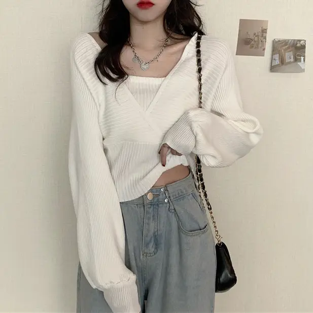 Red Knitted V-Neck Long Sleeve Women's Top — feature 7