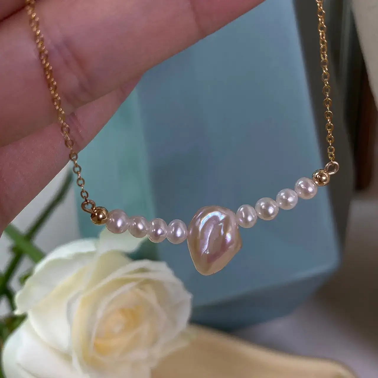 Gentle Pearl Necklace for Women Summer Baroque Light — feature 9