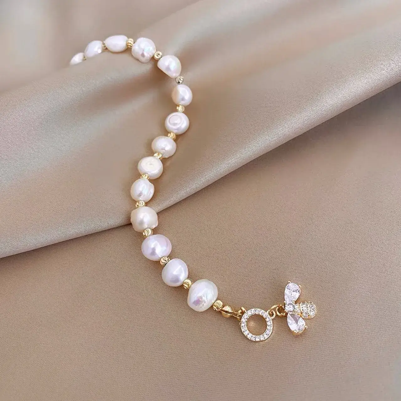 Pearl Bee Bracelet for Women Elegant High-End Jewelry
