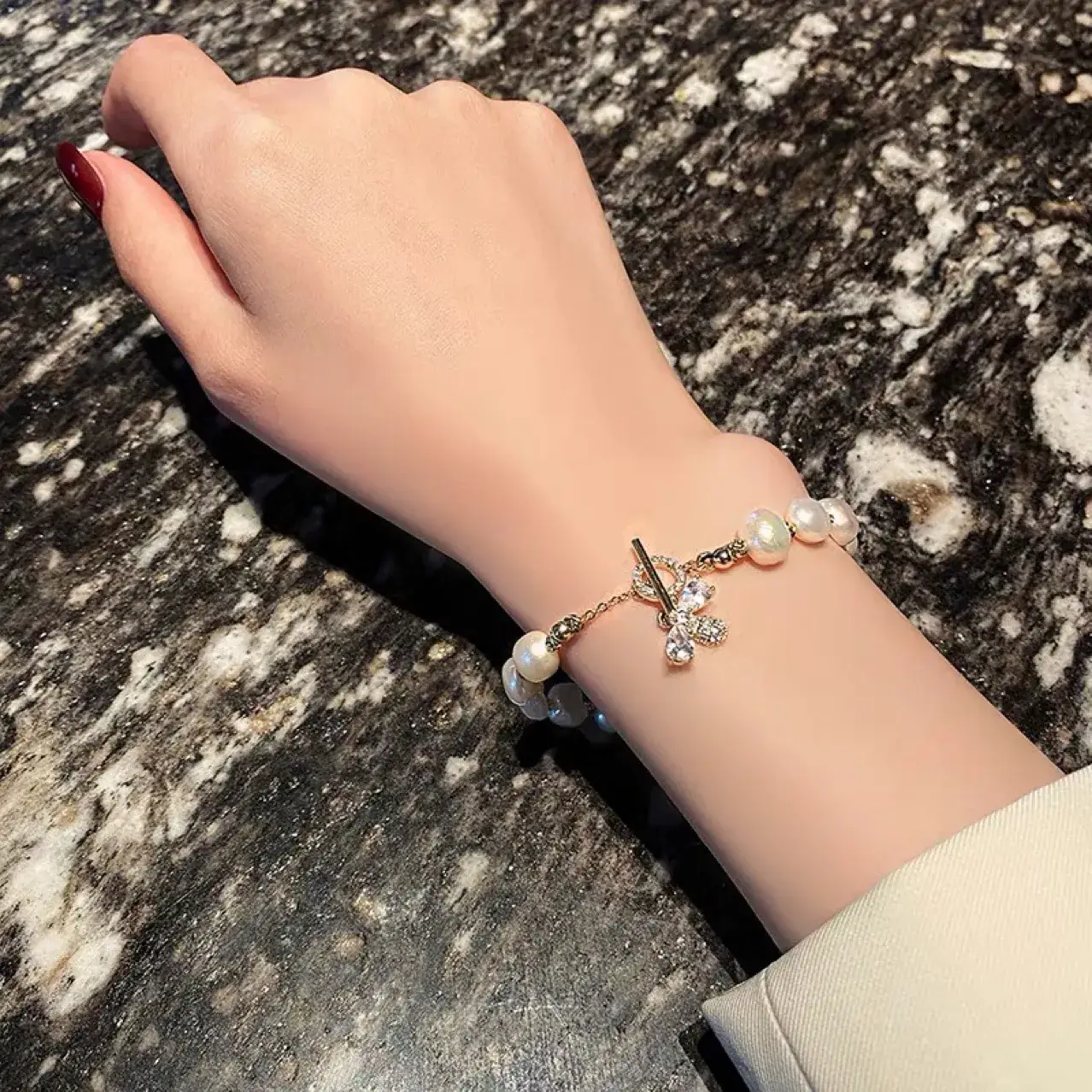 Pearl Bee Bracelet for Women Elegant High-End Jewelry